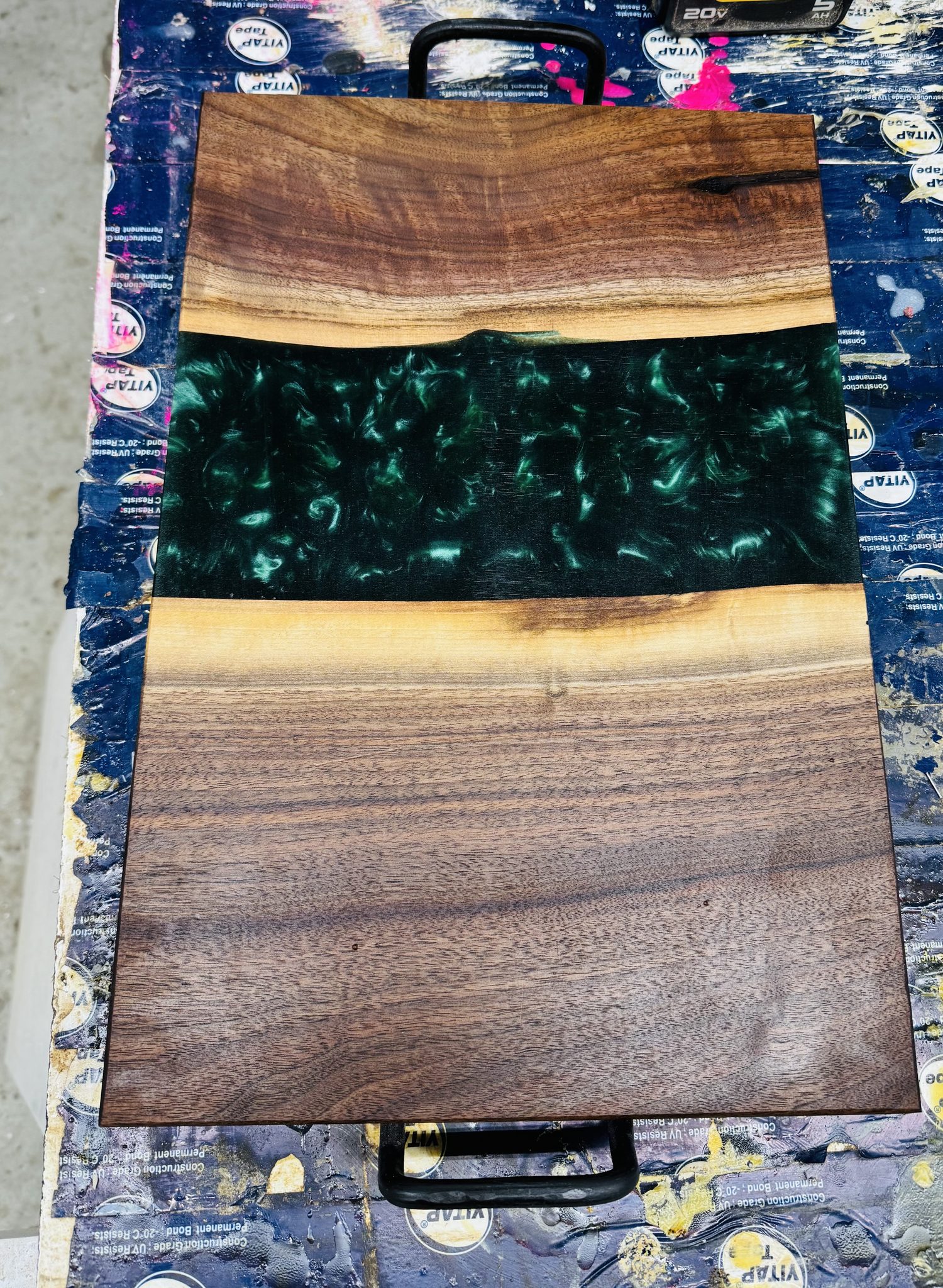 Serving board with green epoxy